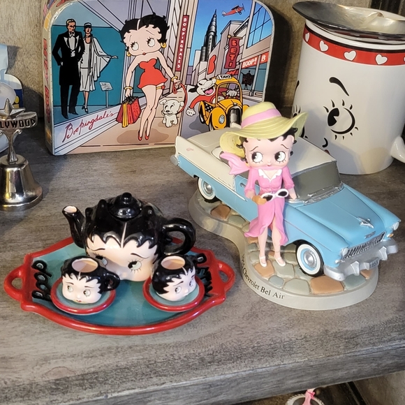 Betty Boop Collection - Picture 3 of 5